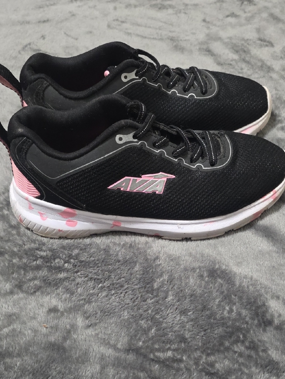 Avia Black Athletic Sneakers with Pink Accents Girls Size 3